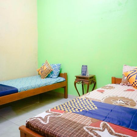 Oyo 2440 Wallet Family Residence Syariah Lumajang Экстерьер фото