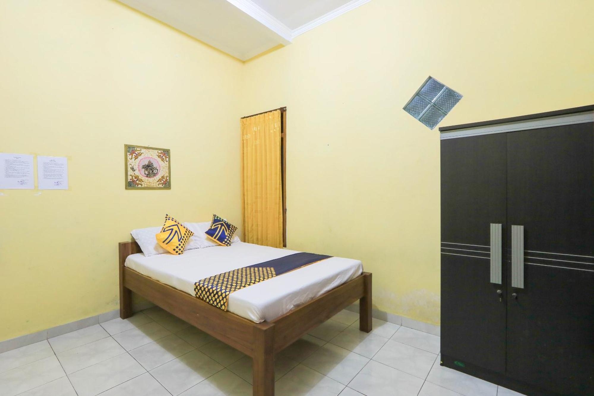 Oyo 2440 Wallet Family Residence Syariah Lumajang Экстерьер фото