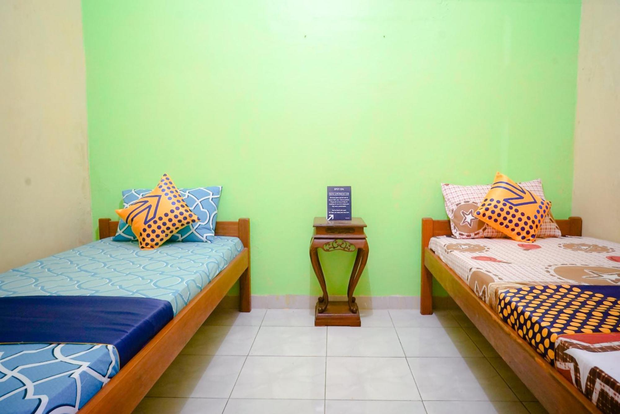 Oyo 2440 Wallet Family Residence Syariah Lumajang Экстерьер фото